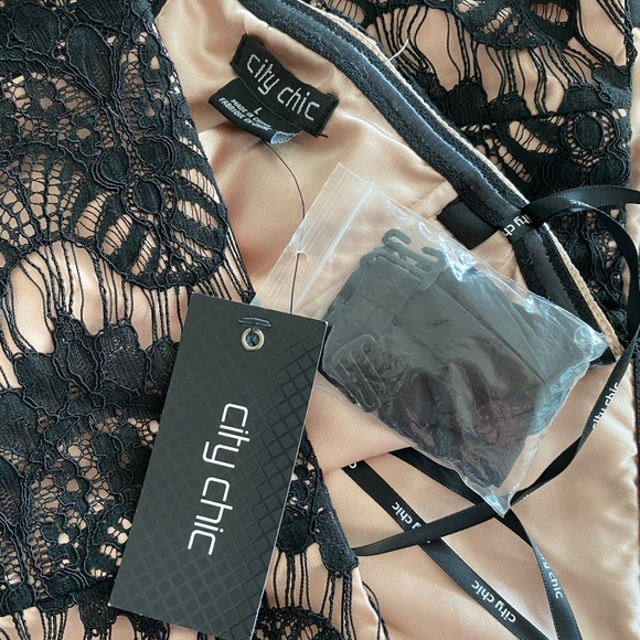 ‼️SALE‼️ NWT - CITY CHIC Black Lace Dress - Picture 8 of 11